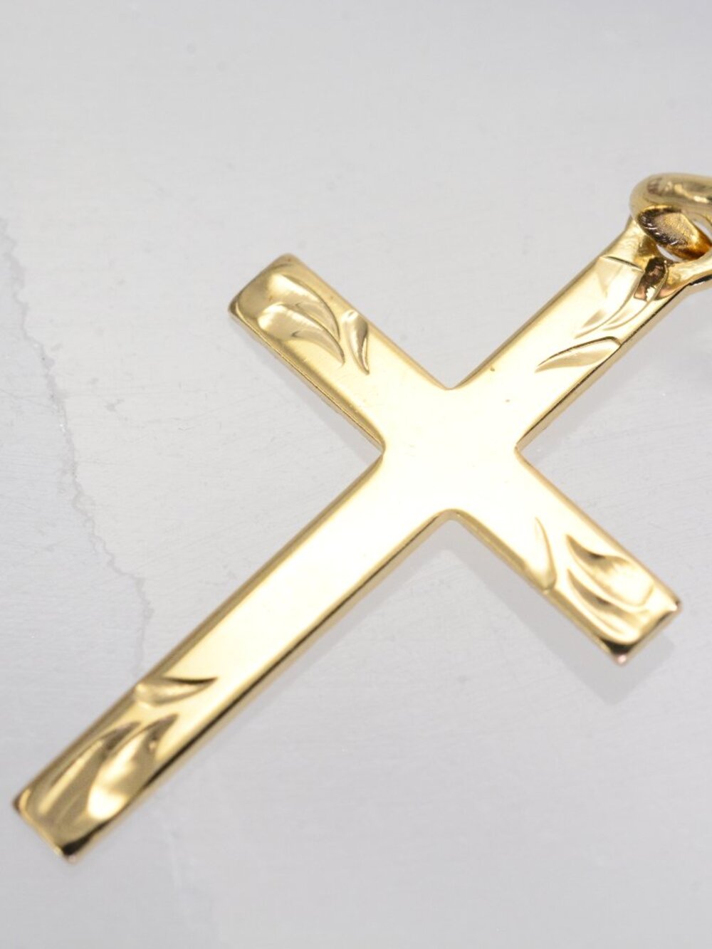 10K CROSS WITH SMALL DETAILS
